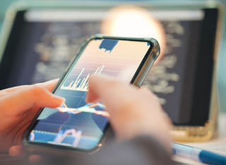 Usuário acompanhando o procedimento claro de retirada e movimentação de recursos